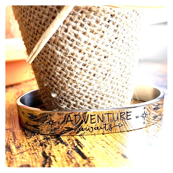 Adventure Awaits Bracelet - Picture 4 of 4